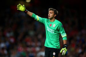 ManU Muslera i&ccedil;in kesenin ağzını a&ccedil;tı!