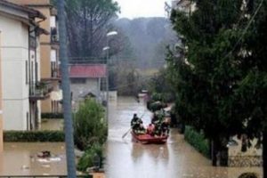 İtalya'nın g&uuml;neyinde sel felaketi