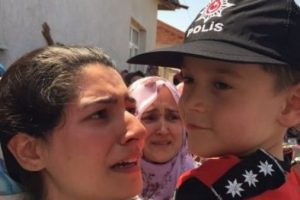 Cenazede şehit oğluyla kahreden diyalog