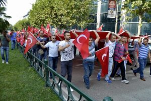 Bursa'da 'Mehmet'ler y&uuml;r&uuml;d&uuml;! Ter&ouml;re lanet yağdı...