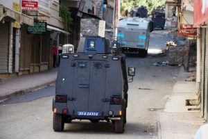 Silvan'da polis merkezine bombalı saldırı