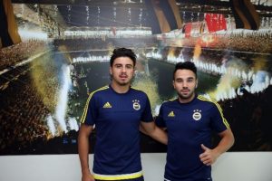Ozan Tufan ve Volkan Şen imzalıyor