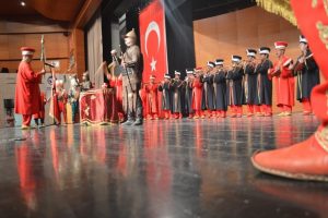 Bursa'da 'Biz Kardeşiz' &ouml;ğrencilerinden renkli veda
