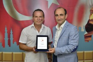 Başkan Edebali en sevilen yerel y&ouml;netici se&ccedil;ildi