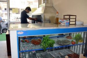 Ter&ouml;re anlamlı tepki! Burada askere yemek bedava!