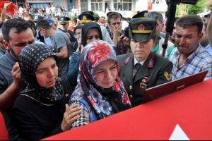 Konya şehidini g&ouml;zyaşlarıyla uğurladı