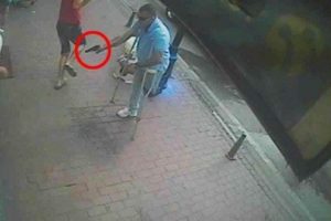 Koltuk değnekli silahlı saldırgan serbest bırakıldı