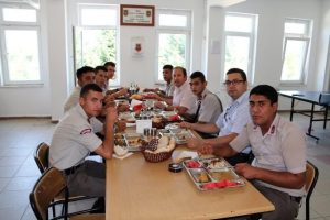 Bursa'da Kaymakam Pehlivan askerle karavana yedi