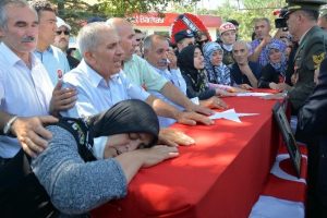 Şehidin annesi: "Oğlumun şehit olacağı i&ccedil;ine doğdu"