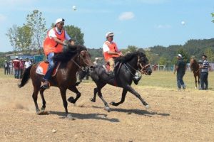 Rahvanlar Bursa Kayapa'da tozu dumana kattı