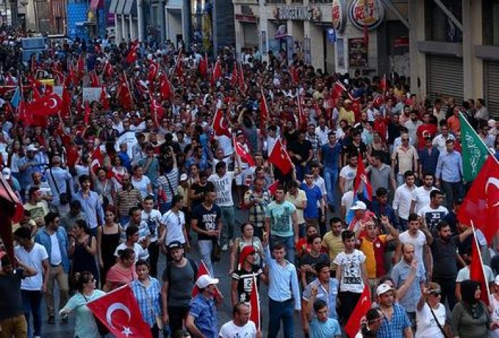 Beyoğlu'nda şehitler i&ccedil;in y&uuml;r&uuml;y&uuml;ş
