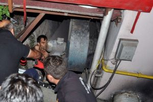 Polisten ka&ccedil;arken &ccedil;ukura d&uuml;şt&uuml;