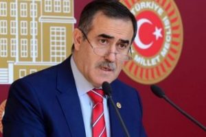 İhsan &Ouml;zkes'e Bakanlık yolu g&ouml;z&uuml;kt&uuml;