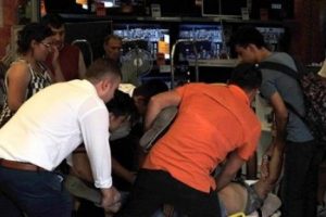 AVM'de kıskan&ccedil;lık cinneti