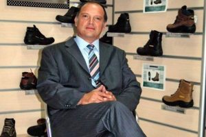 &Uuml;nl&uuml; ayakkabıcı İhsan Yeşil'in şirketleri iflas etti