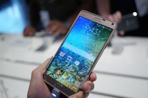 Samsung Galaxy Note 5, kullanım &ouml;mr&uuml;yle Note 4'&uuml; geride bıraktı