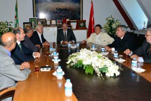 Vali Karaloğlu'ndan Divan kuruluna ziyaret