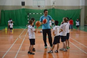 Yıldırımlı &ccedil;ocuklar basketbol &ouml;ğreniyor