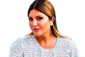 Yeni evde mayolu pozlar...