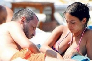 &Uuml;nl&uuml; şarkıcı Sinan &Ouml;zen evlilik kararı aldı...