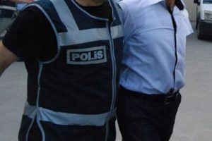 Diyarbakır'da iki il&ccedil;ede belediye eşbaşkanları g&ouml;zaltına alındı