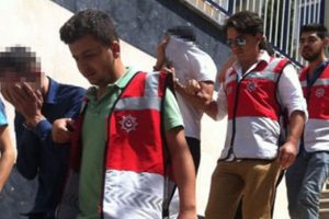 Senetle bor&ccedil;landırıp fuhuş yaptırdılar