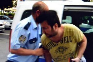Polis memuru 12 yaşındaki kız &ccedil;ocuğuna...