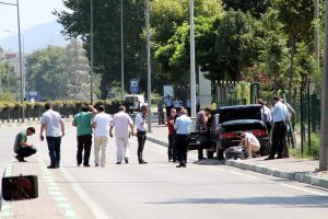Bursa'da bombalı ara&ccedil; paniği!