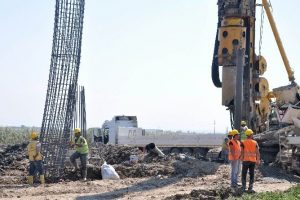 Bursa'da dev projenin viyad&uuml;k ayakları y&uuml;kseliyor