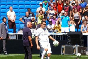 Kovacic taraftarların karşısında!