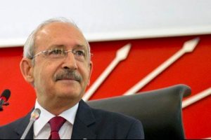 Kılı&ccedil;daroğlu'nun masasındaki son anket