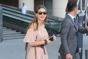 Serenay Sarıkaya'nın sade şıklığı...