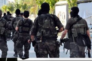 Operasyon s&uuml;r&uuml;yor! 8 ter&ouml;rist &ouml;ld&uuml;r&uuml;ld&uuml;