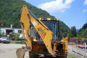 O il&ccedil;ede iş makinelerine el konuldu