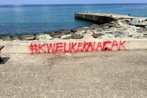 Kweuke i&ccedil;in duvarlara "Kalacak" yazısı
