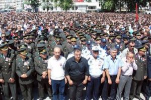 Şehit teğmen Turan'ı 10 bin kişi son yolculuğuna uğurladı