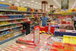 Okulların a&ccedil;ılış tarihinin ertelenmesine kırtasiyecilerden tepki