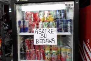 Ter&ouml;re tepki i&ccedil;in askere su bedava