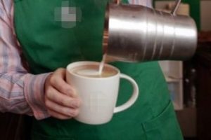 Her g&uuml;n bedava kahve i&ccedil;en gencin y&ouml;ntemi ortaya &ccedil;ıktı