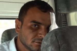 Miras i&ccedil;in babasını d&ouml;vd&uuml;, lin&ccedil; edilmekten polis kurtardı