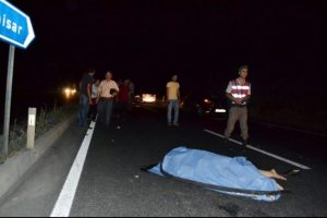 Yaşlı karı-koca yolun karşısına ge&ccedil;mek istemişti: 2 &ouml;l&uuml;