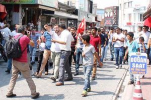 HDP il binasına T&uuml;rk Bayrağı &ccedil;ekildi