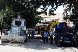 Diyarbakır'da hendek operasyonunda &ccedil;atışma &ccedil;ıktı: Suriyeli PKK'lı &ouml;ld&uuml;r&uuml;ld&uuml;