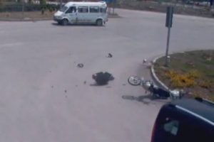 Motosiklet kazaları kameralara yansıdı