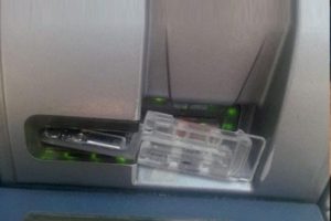 ATM'deki d&uuml;zeneği polisler fark etti