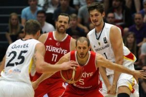 Devler Almanya'ya yıkıldı