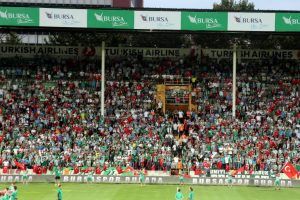 Bursaspor'dan ter&ouml;re bayraklı protesto