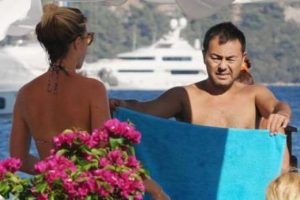 Serdar Orta&ccedil; ve eşi tatile doymadı...
