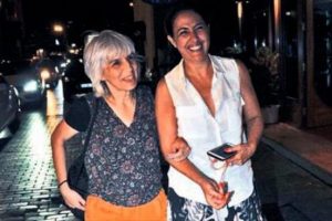 Tatilini yarıda kesti babasını yalnız bırakmadı!...