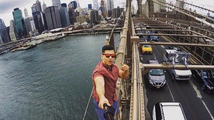 K&ouml;pr&uuml; &uuml;st&uuml;nde selfie &ccedil;ekti tutuklandı...